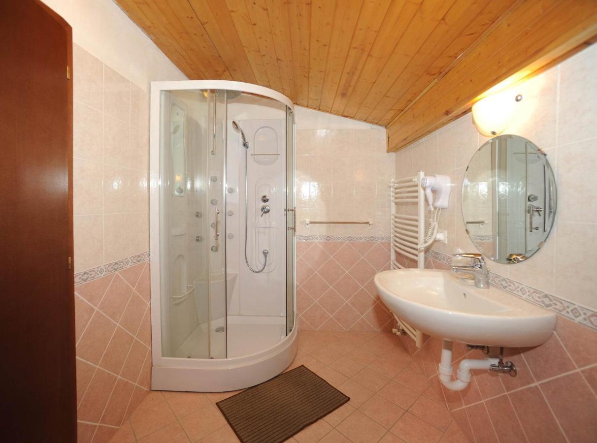 Hotel Bucaneve Моена Екстер'єр фото